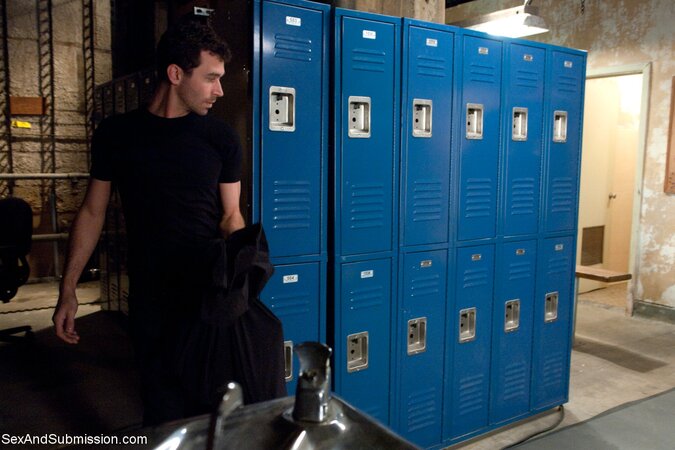 Sensi Pearl shows her insane body in a taboo XXX BDSM scene