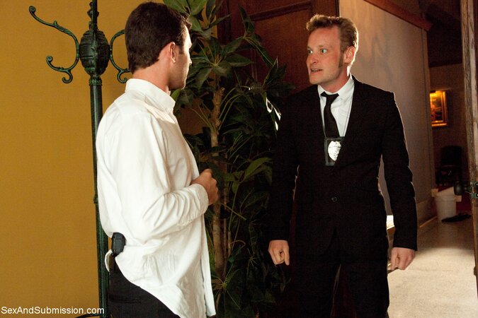 Opening the legs to show the pink doorway tucked in between them