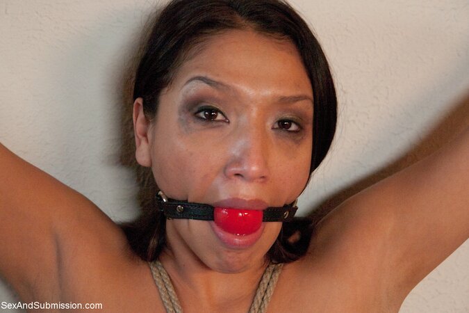 Hotness rising to a fever pitch. in a hot porn gallery in HQ