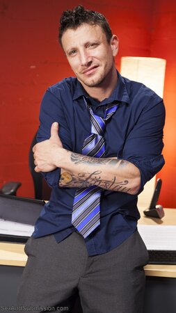 Gorgeous blonde with a thin waist gets her pussy dominated