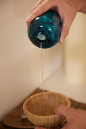 So, with each gesture she glides and she teases, Ria Sun RULES