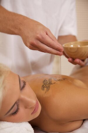 So, with each gesture she glides and she teases, Ria Sun RULES