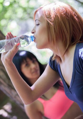 Handsome horny hotties Karin Key and Ria Sun fucking outside