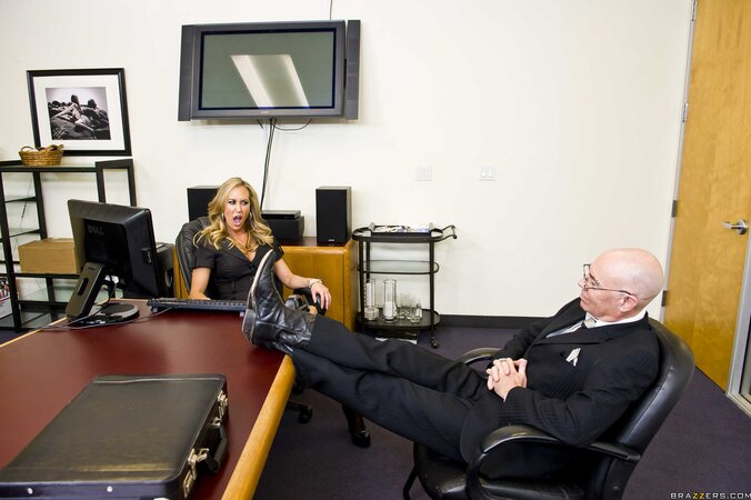 She exudes an aura of superiority but in a hot fashion tho