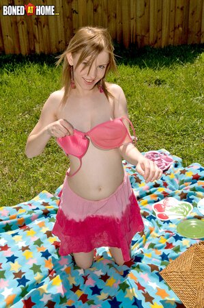 Horny girl seeks the climax she so much wants in a hot scene