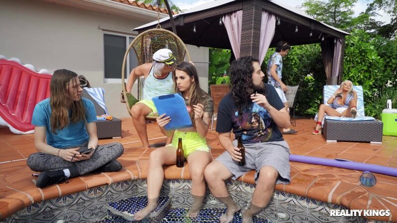 Hot and beautiful pornstar shows off her body to get fucked