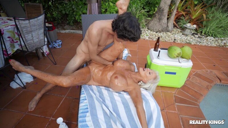 Hot and beautiful pornstar shows off her body to get fucked