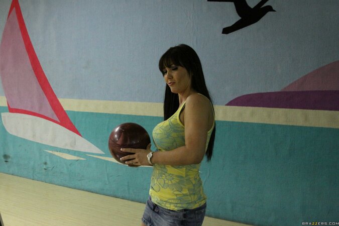 Brunette is perfect for everyone who enjoys seeing sexy ladies