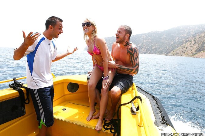 Shawna Lenee teasing dudes backwards and forwards for an MMF