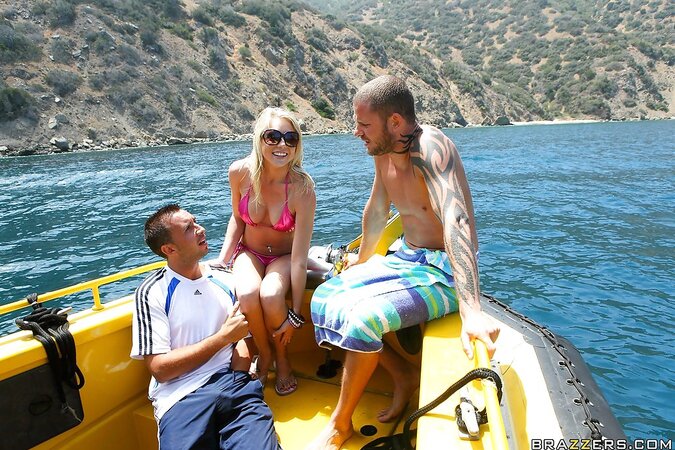 Shawna Lenee teasing dudes backwards and forwards for an MMF