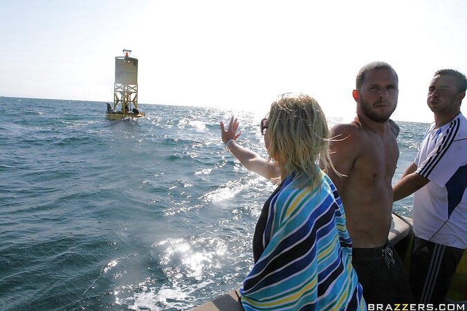 Shawna Lenee teasing dudes backwards and forwards for an MMF