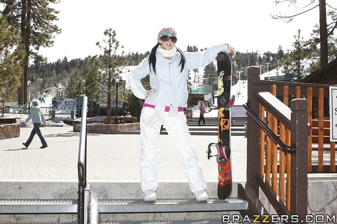 This sexed-up woman is prepared to show off her fuck skills