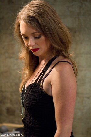 Her kink is out of nowhere and she loves fucking hot men