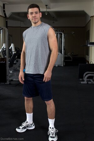 Look at pussy's exquisite folds as she teases all her simps