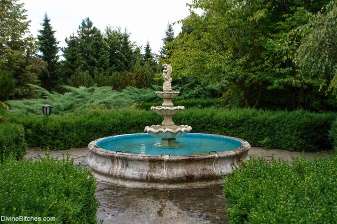 Sandra Romain is going to tease before fucking her loser sub