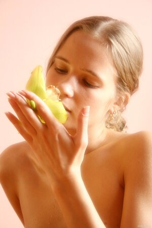 Blondie here is one of the most sought-after amateur teens