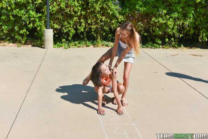 Both girls want to get coated in fresh semen no doubt about it