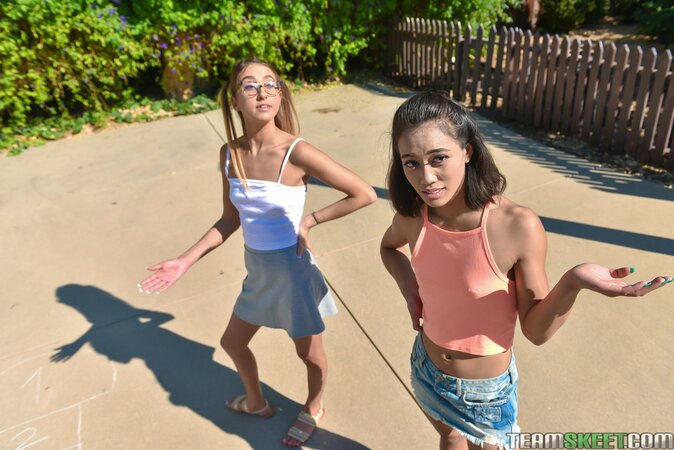 Both girls want to get coated in fresh semen no doubt about it