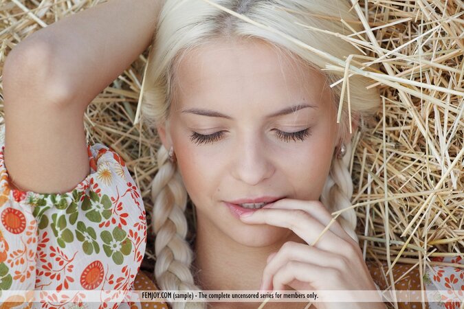 Those abs are ripped and defined and she looks HAWT as fuck