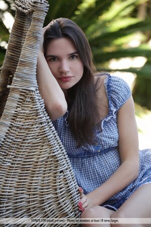 Would she be hotter if her pussy would have been shaven clean