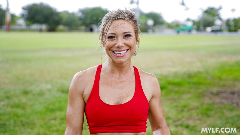 Fitness hottie shows responsiveness by fucking him slowly