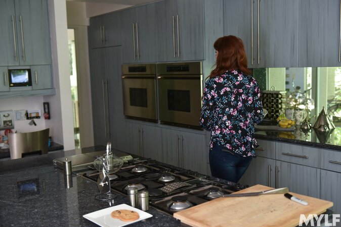 Cougar seduction scene really offers everything for every taste