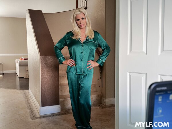 Hotness surrounds and enfolds with this stepmom teasing