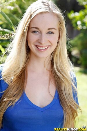 Blondie Stacie Jaxxx seems ready for discovering new pleasures