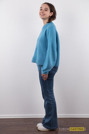 Amateur hottie is showing off and teasing with her playful antics