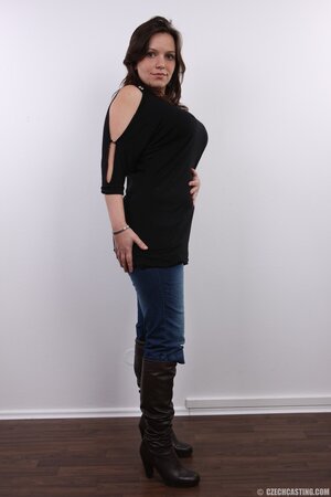 Iwia showing her natural breasts with confidence in this one