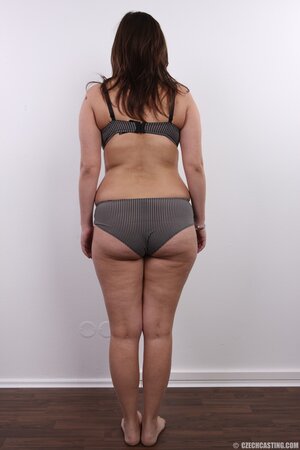 Iwia showing her natural breasts with confidence in this one