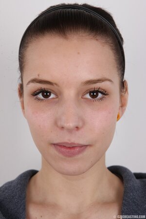 Perfect babe with nice nips is going to show off her body