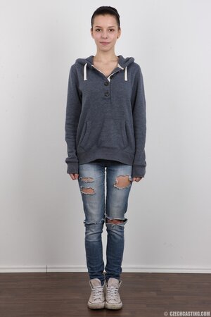 Perfect babe with nice nips is going to show off her body