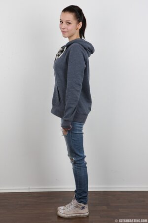 Perfect babe with nice nips is going to show off her body