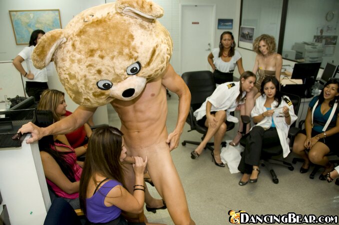 Extremely large cock of this stripper is enough to get 'em wet