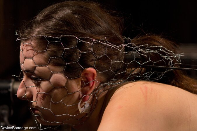 Missy Minks explores her kinks and we enjoy her tight body