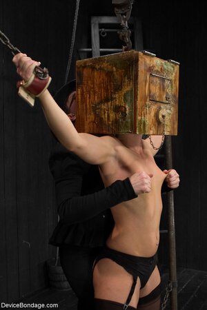 Boxface babe Ash Hollywood will be suffering a lot in this one