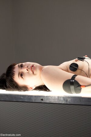 This leads to an intimate meeting with hot orgasms in HQ