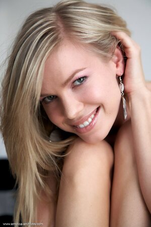 Attractive blonde Wendi White shows her long legs and sexy feet