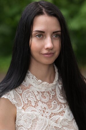 Adorable brunette Veronica Snezna shows her boobs while outside