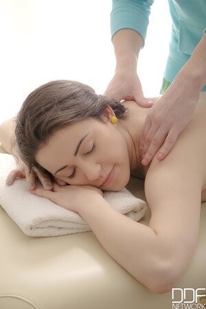 This is so hot that both of them almost go unconscious during sex