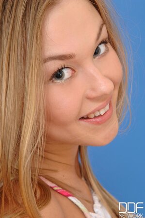 Nice high quality treat from a teaser by the name of Daria Putine