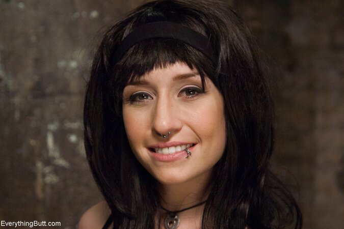 Good looking women are about to do some dirty stuff in HQ