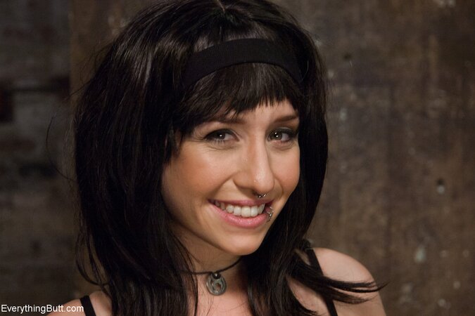 Good looking women are about to do some dirty stuff in HQ