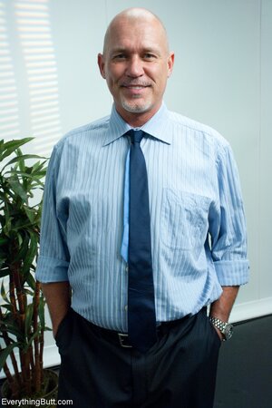 Simone Sonay and Francesca Le undress in the office to tease