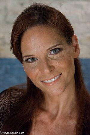 Krissy Lynn shows off her ass and gets it on with Syren De Mer