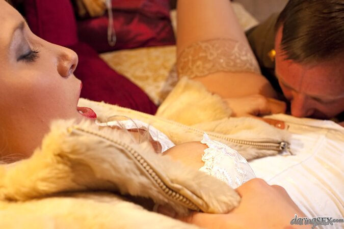 Gotta love this vintage girl's immaculate, smooth skin in HQ