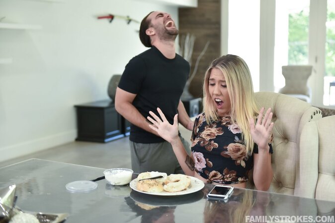 Blonde with tattoos is going to get fucked in a threesome