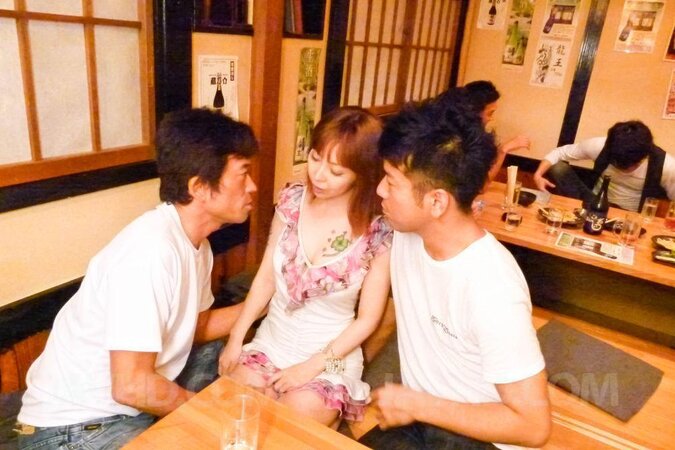 She is an expert at teasing the audience and showing off her bum