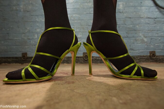 Tight lady showing off her feet in a taboo gallery right here